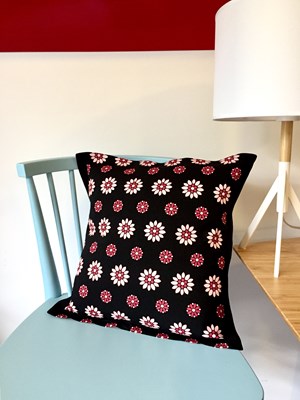 Pop Flower Cushion - Black